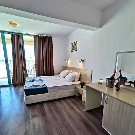 Largo Hotell Slăntjev Brjag